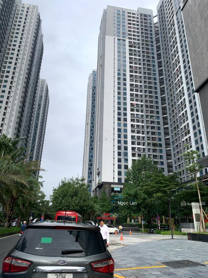 Chính chủ cần bán căn chung cư phố trần đăng ninh 61 m2 sổ đỏ tầng cao view mặt phố cầu giấy 2 ngủ