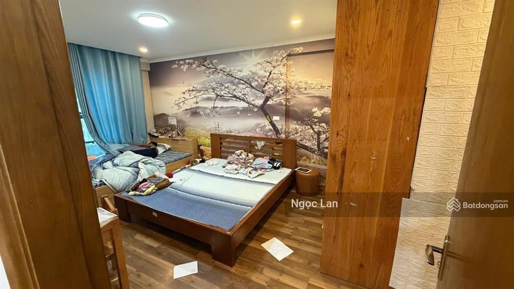 Chính chủ cần bán căn chung cư phố trần đăng ninh 61 m2 sổ đỏ tầng cao view mặt phố cầu giấy 2 ngủ