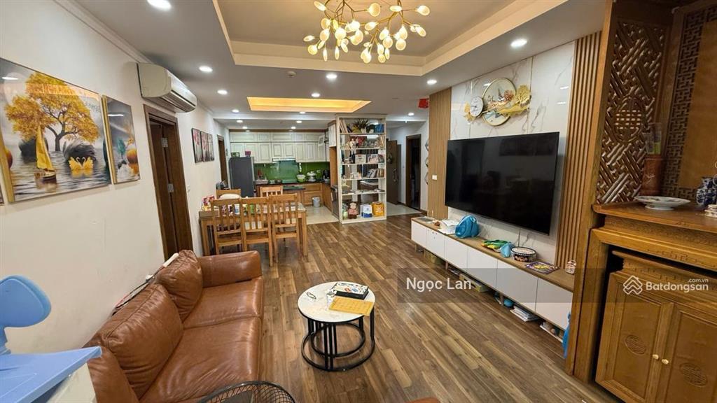 Chính chủ cần bán căn chung cư phố trần đăng ninh 61 m2 sổ đỏ tầng cao view mặt phố cầu giấy 2 ngủ