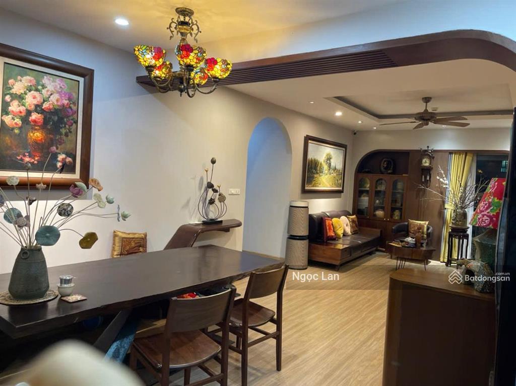 Bán nhà mặt phố lý nam đế, dân trí cao, 2p ra bờ hồ, 70 m2 sổ đỏ tập thể quân đội 2 ngủ cực đẹp ful