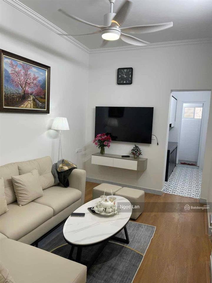 Chính chủ bán căn hộ 71m2 tập thể quân đội phố lý nam đế sổ đỏ riêng 2 ngủ đẹp , nhà mới ở ngay.