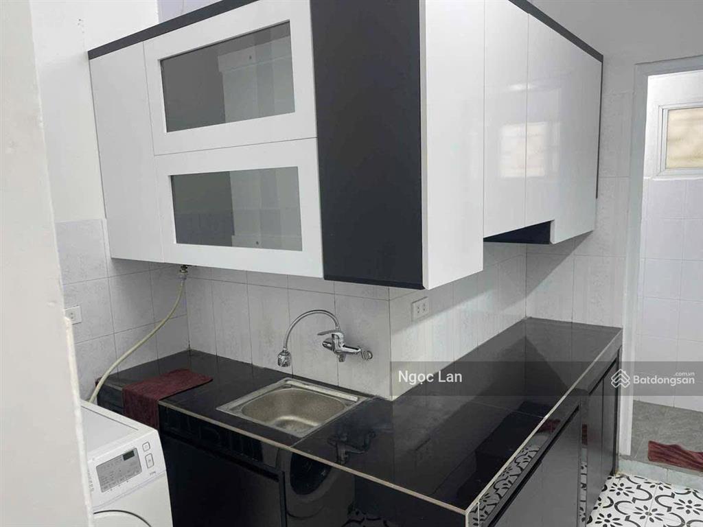 Chính chủ bán căn hộ 71m2 tập thể quân đội phố lý nam đế sổ đỏ riêng 2 ngủ đẹp , nhà mới ở ngay.