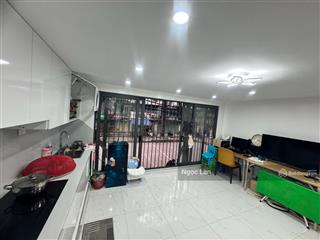 Tập thể thành công, 90m2 tầng 2 sổ đỏ ba đình nguyên hồng . nhà đẹp 3 ngủ view mặt sân chơi thoáng