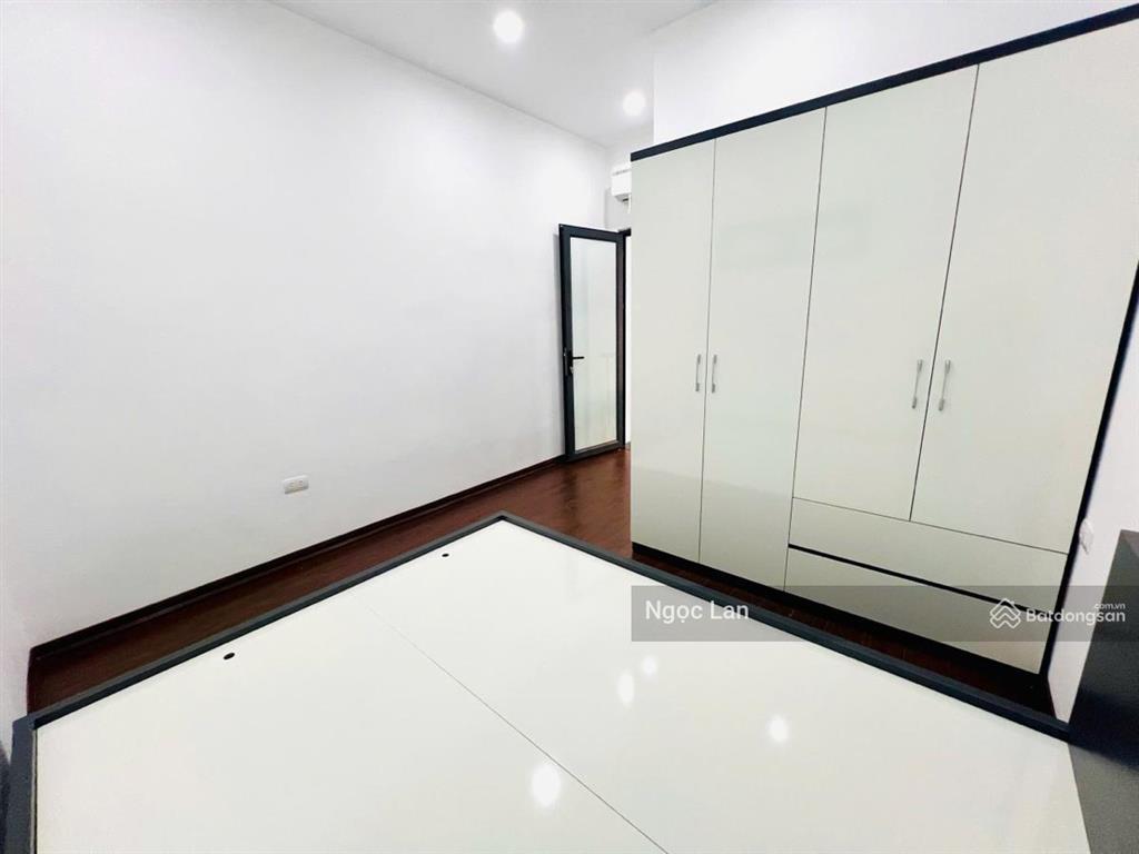 Gấp! bán nhà 4 tỷ mặt phố cổ hàng mã 70 m2 full, 2 thoáng 2 ngủ (tầng 2 + 3 + 4) sổ đỏ hoàn kiếm