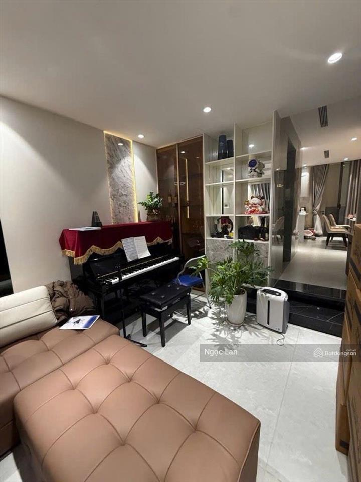 Bán nhà phố chương dương độ 40 m x 5 tầng  sổ đỏ đẹp  nhà đẹp 3 ngủ full , gần mặt phố ngõ thông