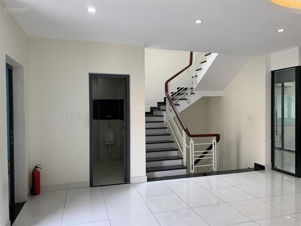 Cho thuê biệt thự liền kề đường 11 him lam giá 38 triệu không nội thất