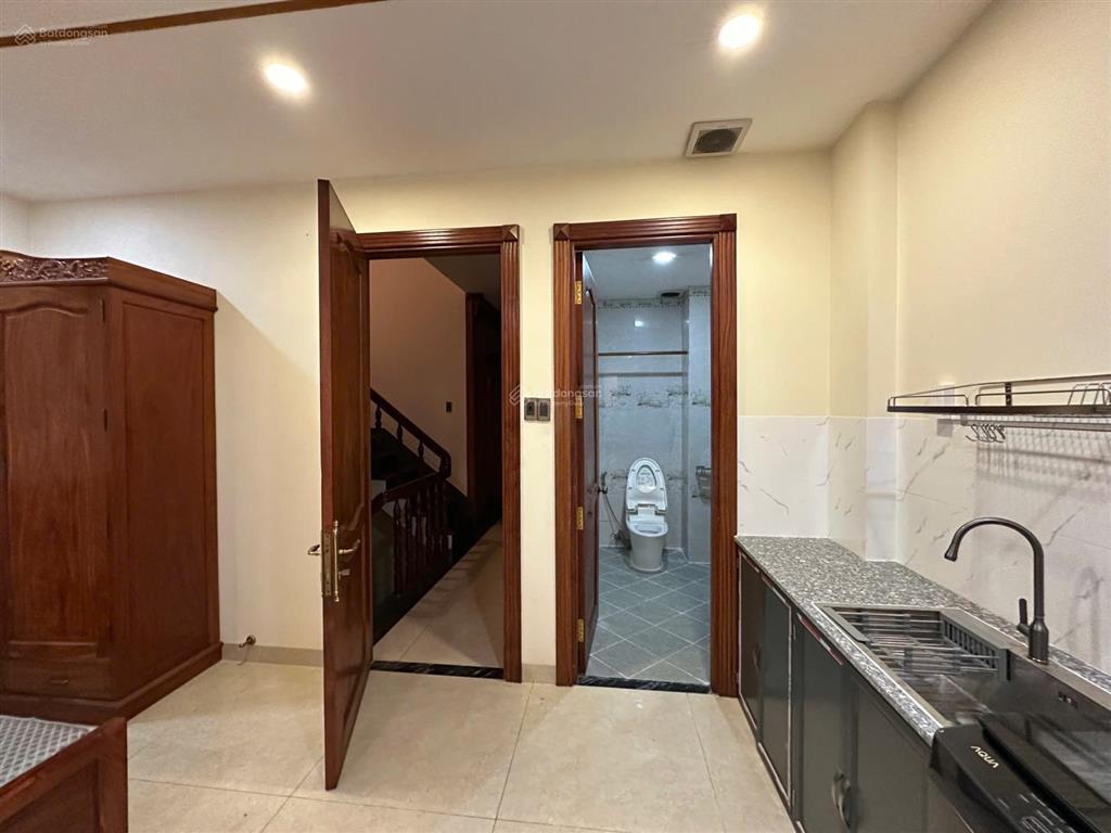 Cho thuê phòng ban công thang máy full nội thất 7.3 triệu chính chủ