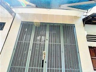 Nhà 2 tầng vuông vức giá tốt sổ hồng riêng không giải tỏa chỉ hơn 3 đồng
