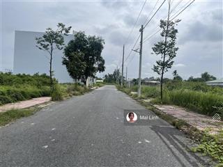 Bán miếng đất gần ngay trường đh tân tạo 140m2 xã hữu thạnh, đức hòa long an, có sổ hồng