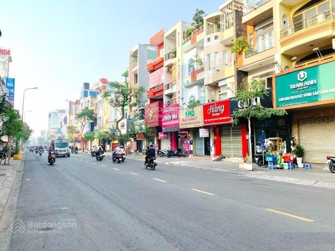 Dòng tiền 5,5%, bán tòa nhà hầm 7 tầng mt tân sơn nhì, dt 16x20m, hđt 230tr/tháng, giá 51 tỷ