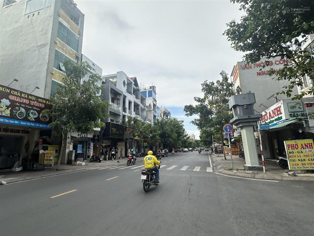 Siêu vị trí, góc 3 mặt tiền tân sơn nhì đoạn đẹp nhất  12x21m  hđt 180 triệu  giá 48 tỷ