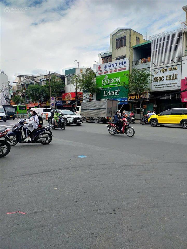 Ngộp bank, tòa nhà hầm 8 tầng góc 2 mặt tiền ngay sân bay  15x27m  hđt 250 triệu  giá 51 tỷ