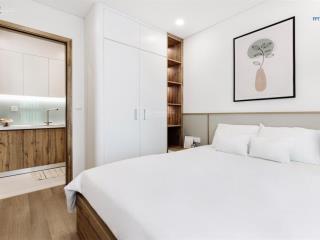 Bán căn hộ 2 phòng ngủ, hướng đông nam view công viên tại fpt plaza3