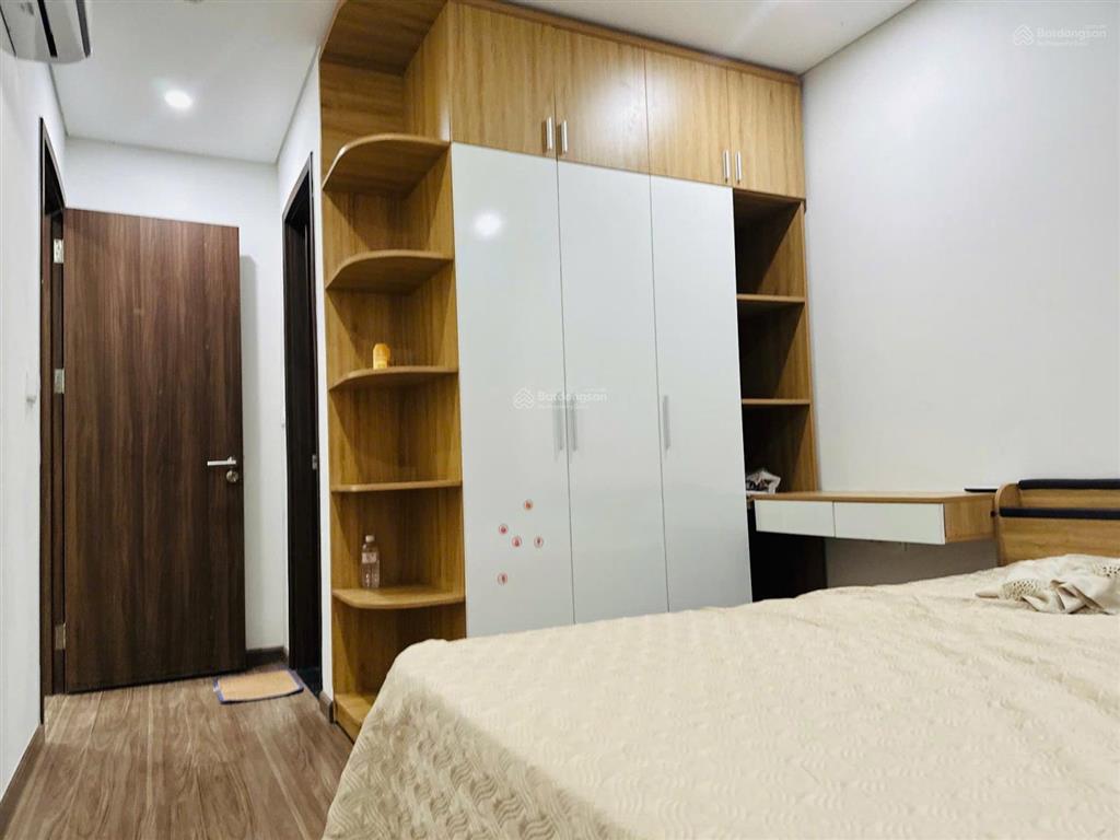 Cần bán căn hộ 2 phòng ngủ đầy đủ nội thất tại tòa fpt plaza2