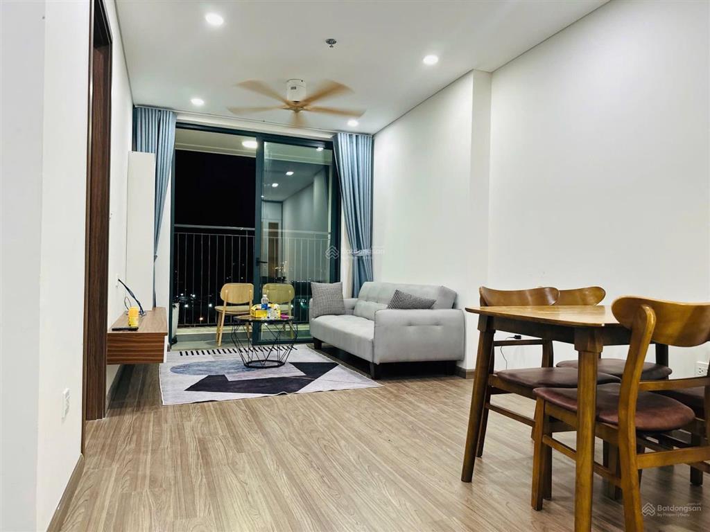 Cần bán căn hộ 2 phòng ngủ đầy đủ nội thất tại tòa fpt plaza2