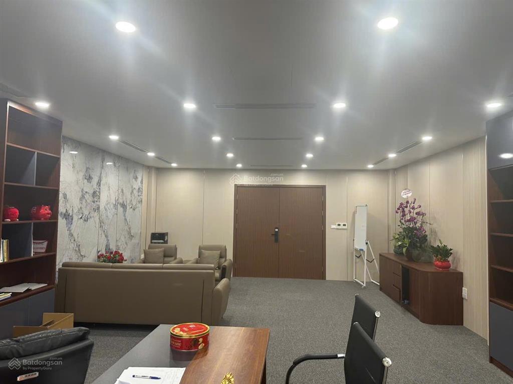 Cần bán căn liền kề shophouse góc diện tích 135m2, 6 tầng thang máy full nội thất giá 43 tỷ