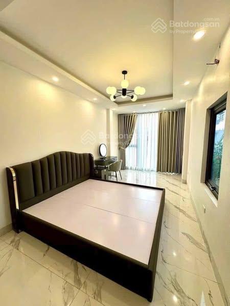 Bán nhà đàm quang trung. 6 tầng , thang máy xin xò. ô tô đỗ cửa