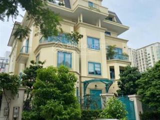 Cho thuê biệt thự cầu giấy200m2,4 tầng full nội thất cao cấp,có sân vườn giá thuê 70tr/tháng
