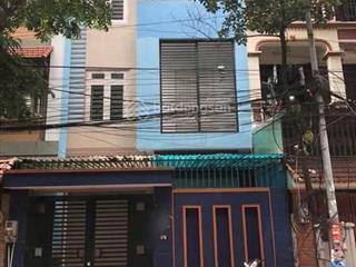 Cho thuê bt liền kề dịch vọng cầu giấy 100m2,4 tầng ,mỗi tầng 2 phòng,oto đỗ cửa vào được luôn