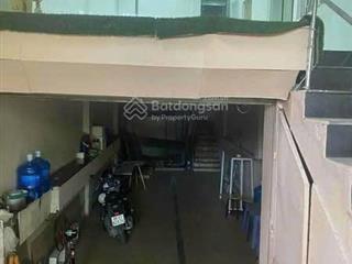 Cho thuê nhà ngõ 2 trung kính  50m2,xây 5 tầng (có hầm) ,thông sàn ,điều hoà đủ oto đỗ giá 22tr