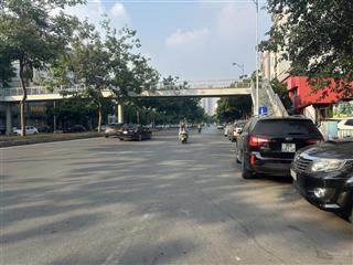 Tôi bán mảnh đất phân lô phố hoàng quốc việt  nguyễn văn huyên. lô góc 3 mặt ngõ thông, ô tô tránh