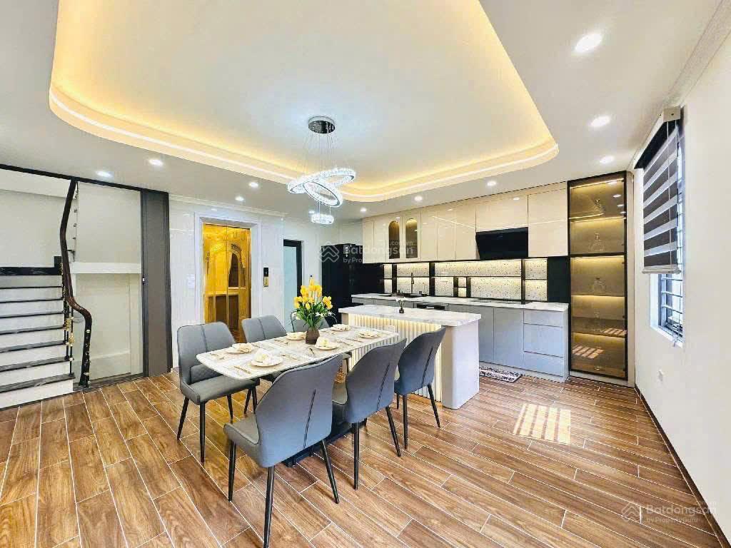 Cc gửi bán nhà mặt phố tiên hội, đông anh dt 115m2 4 tầng, mt 5m, vỉa hè 1,5m. giá 23 tỷ có tl