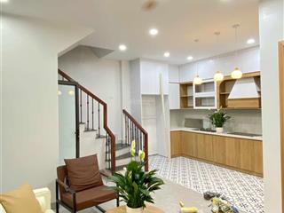 Nhà mới hoàng liên, liên mạc, dt 30m2, 5t, mt5,1m, giá chào hơn 5 tỷ, có thương lượng, đủ công năng