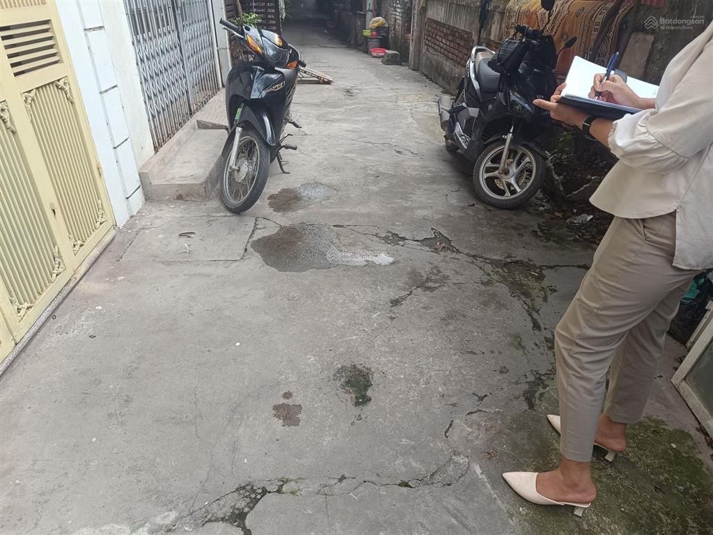 Bán đất tây tựu, dt 47 m2, mt 4,3m, giá chào hơn 6 tỷ, có thương lượng, đất cách phố 10m