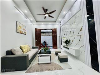 Nhà mới văn hội, dt 30m2, 5t, mt 3,3m, giá chào hơn 5 tỷ, có thương lượng, đủ công năng, ô tô 50m