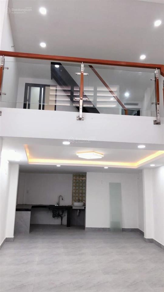 Bán nhà quận 3 hxh 50m2 x 3 tầng nở hậu 5.5m, 4 pn sát mt trần văn đang, 6 tỷ