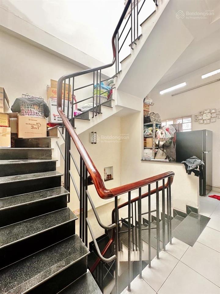 Chủ gấp bán ,6x13m, 4 tầng, hẻm xe hơi 1 trục cách mặt tiền hoàng hoa thám chỉ 20m