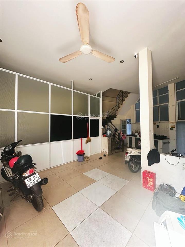 Chủ gấp bán ,6x13m, 4 tầng, hẻm xe hơi 1 trục cách mặt tiền hoàng hoa thám chỉ 20m
