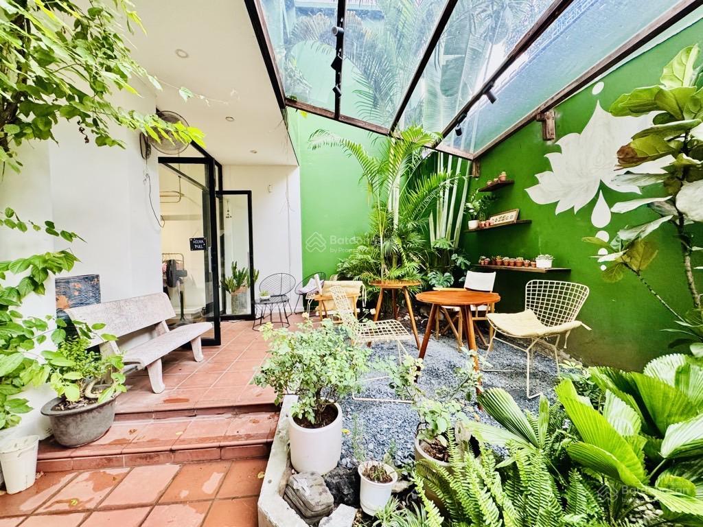 Biệt thự vườn ngay khu vip huỳnh văn bánh, 8.5mx17m, 150m2 3 tầng có hồ bơi, gara đậu xe