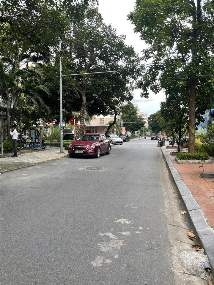 Bán biệt thự đơn lập lan viên villa, đặng xá, gia lâm diện tích 327m2, giá chỉ 43 tỷ.