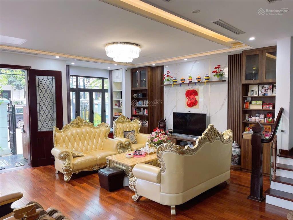 Chính chủ bán biệt thự song lập, diện tích 222m2, khu đô thị việt hưng, giá chỉ 52 tỷ.