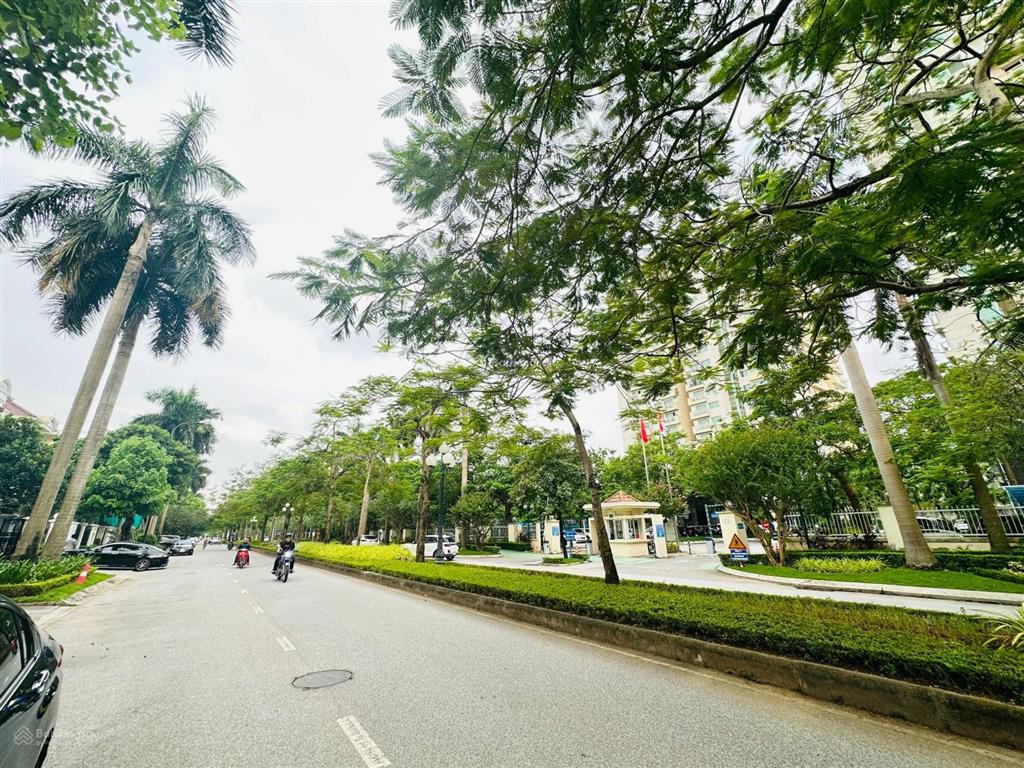 Bán biệt thự ngoại giao đoàn mặt đường nguyễn xuân khoát