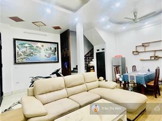 Tựu liệt  linh đàm, nhỉnh 7tỷ nhà dân xây btct 40m 4 tầng đủ công năng, ngõ thông, ô tô đỗ cửa
