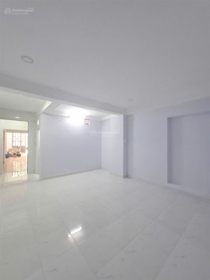 Bán nhà có gara oto sát mặt tiền đẹp xuất sắc dt 64m2 (4x16) ở cách mạng tháng tám, 9,9 tỷ còn tl