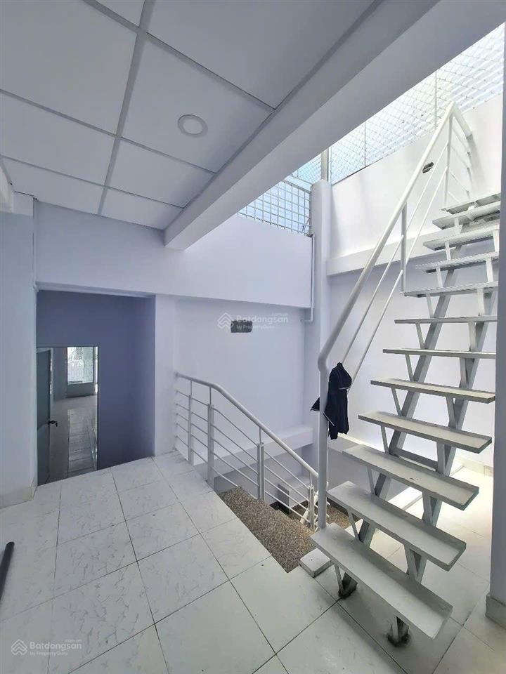 Bán nhà có gara oto sát mặt tiền đẹp xuất sắc dt 64m2 (4x16) ở cách mạng tháng tám, 9,9 tỷ còn tl