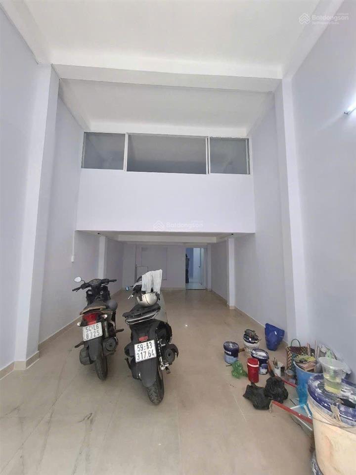 Bán nhà có gara oto sát mặt tiền đẹp xuất sắc dt 64m2 (4x16) ở cách mạng tháng tám, 9,9 tỷ còn tl