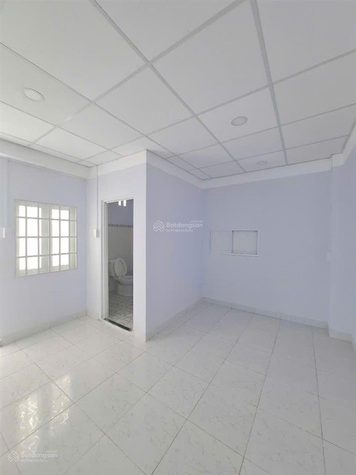 Bán nhà có gara oto sát mặt tiền đẹp xuất sắc dt 64m2 (4x16) ở cách mạng tháng tám, 9,9 tỷ còn tl