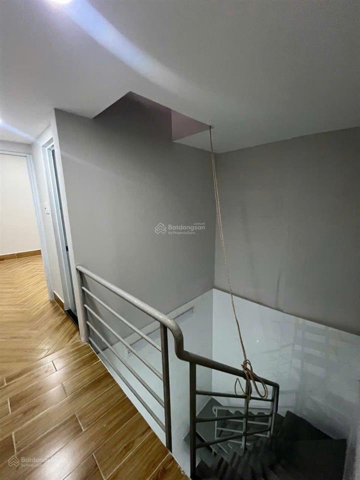 Bán gấp nhà 3 tầng  4 phòng  42m2  bà hạt  nguyễn tri phương  q10  đh kinh tế  chỉ 5.3 tỷ tl