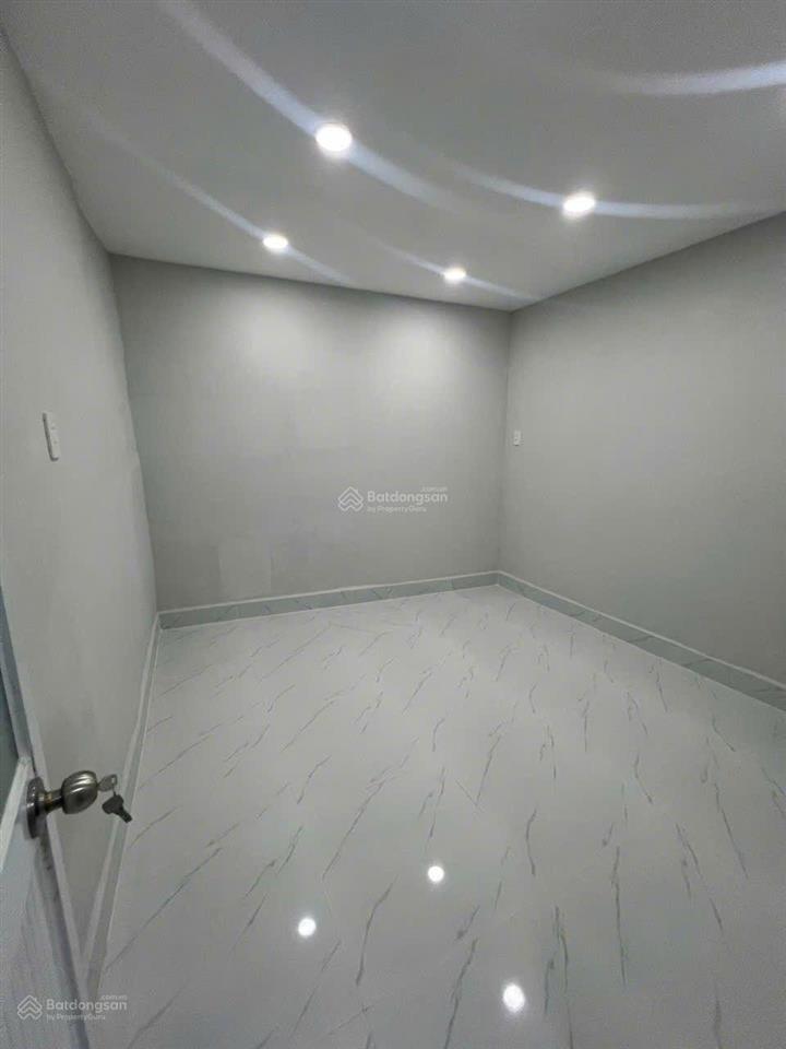 Bán gấp nhà 3 tầng  4 phòng  42m2  bà hạt  nguyễn tri phương  q10  đh kinh tế  chỉ 5.3 tỷ tl