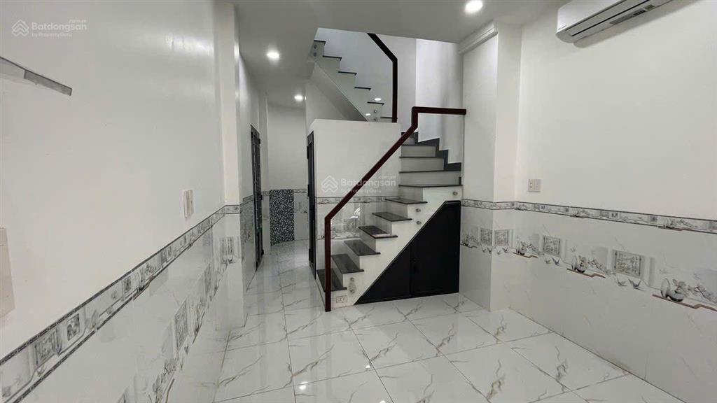 Chỉ 5 tỷ hơn có nhà ngay bv nhi đồng  vài mét tới mt lý thái tổ , q10. 3 tầng.tặng full nội thất.