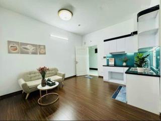 Căn góc 3 mặt thoáng view toà tháp đôi siêu đẹp.
tầng dưới 10 đi lại thuận tiện chống ồn tuyệt đối