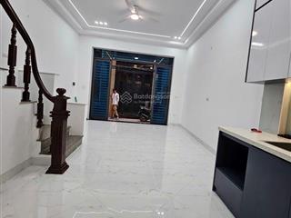 Bán nhà đường hào nam dt 32m6tầng mt 4m giá 6.7tỷ ngõ nông,gần ôtô