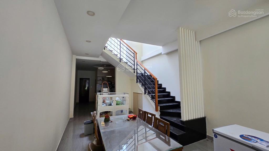 Bán nhà hxh nguyễn văn công, 68m2, 2 tầng, khu phố an ninh, sạch đẹp, sân để xe, chỉ 7 tỷ