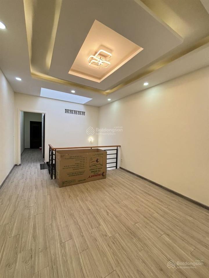 Bán nhà hxh nguyễn văn công, 68m2, 2 tầng, khu phố an ninh, sạch đẹp, sân để xe, chỉ 7 tỷ