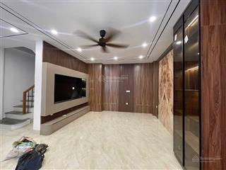 8,6 tỉ 68m2 tt long biên diện tích rộng  ô tô đỗ cổng full nội thất thang máy nhập khẩu  ở sướng