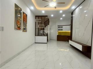 Chính chủ lôgóc trầnkhátchân 40m2  vị trí đẹp  2 mặt thoáng  gần phố  sân xe riêng  ở ngay
